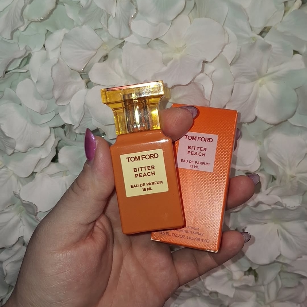 Prop Tom Ford Bitter Peach Eau de Parfum - Vibrant Orange